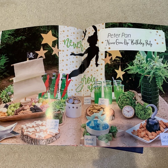 Entertaining with Disney book - Picture 3 of 4